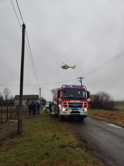 Tűzoltóautó és mentőhelikopter