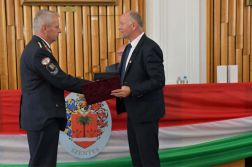 az átadás pillanatai