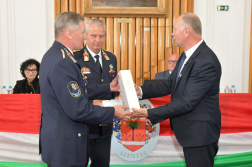 az átadás pillanatai